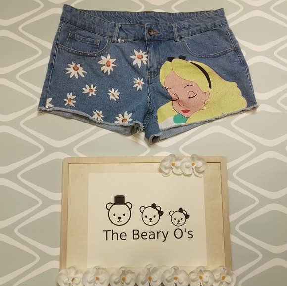 Disney Pants - Disney Alice In Wonderland Shorts Size 11